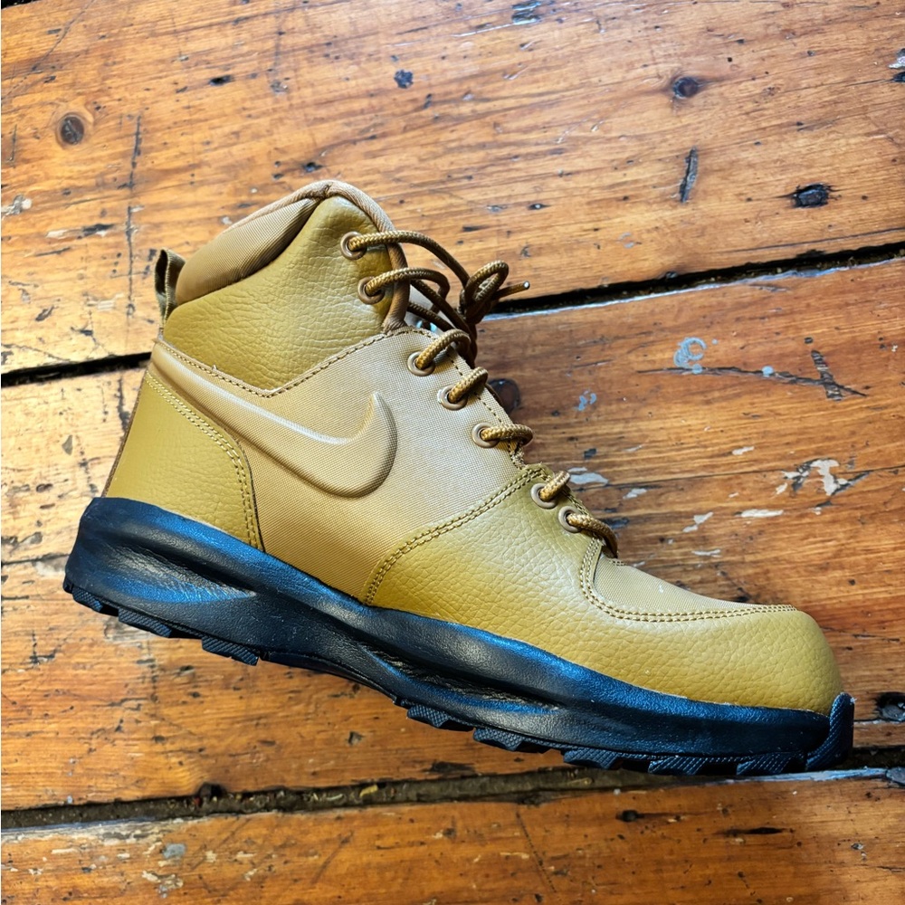 New Nike Manoa 7Y (8.5 Women) Leather Wheat and Black Boots